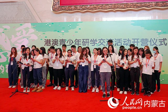 香港研学代表团合唱《东方之珠》。实习生李宇琼 摄