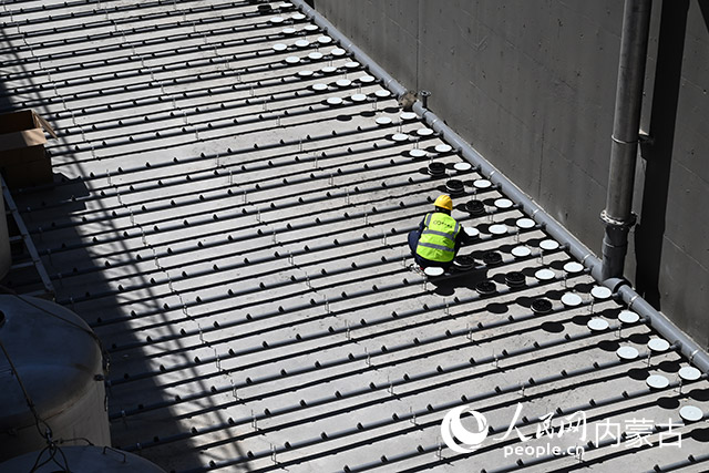 金桥工业污水处理厂建设现场。人民网 刘艺琳摄