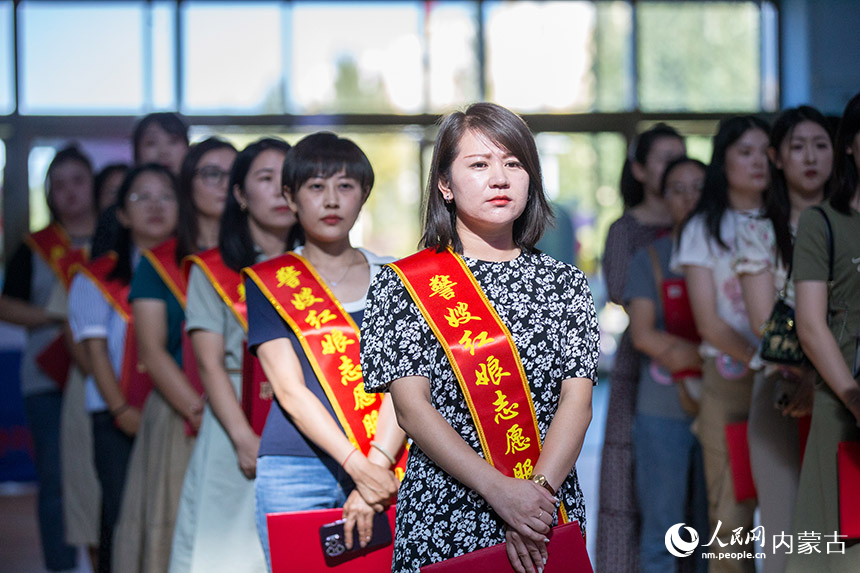 二连出入境边防检查站警嫂红娘志愿服务队。郭鹏杰摄