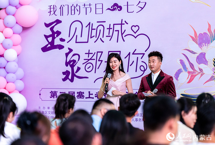 呼和浩特市玉泉区第二届塞上老街相亲会活动现场。丁根厚摄