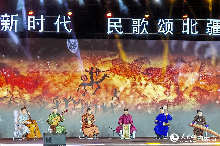民歌大会上的精彩演出。人民网记者 白建平摄