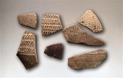 包頭市九原區梅力更3號烽燧採集的陶片。