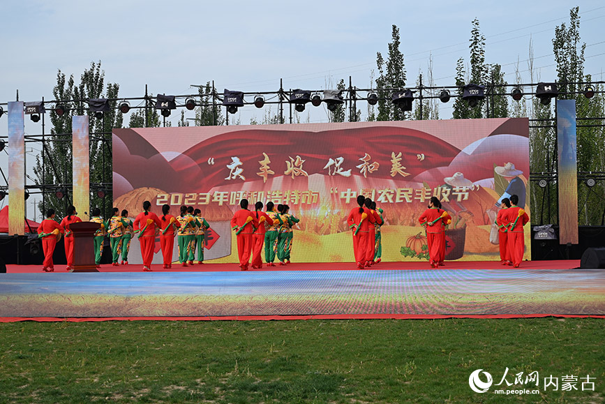 舞蹈表演。实习生 常予馨摄