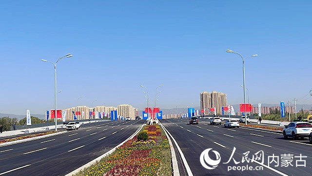 畜科院跨扎達蓋河橋道路橋梁正式通車。人民網 寇雅楠攝