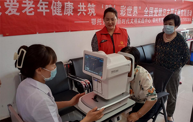 乌兰社区卫生服务站开展爱眼日主题活动。鄂托克前旗委宣传部供图