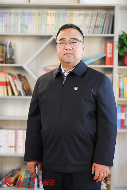 呼和浩特市食品与医药卫生学校校长张力接受人民网专访。人民网记者 齐浩男摄
