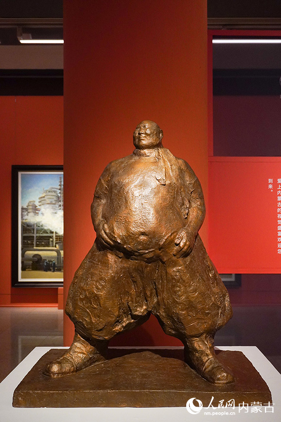 吴为山雕塑（青铜）作品《北疆汉子》。实习生 王泽桐摄