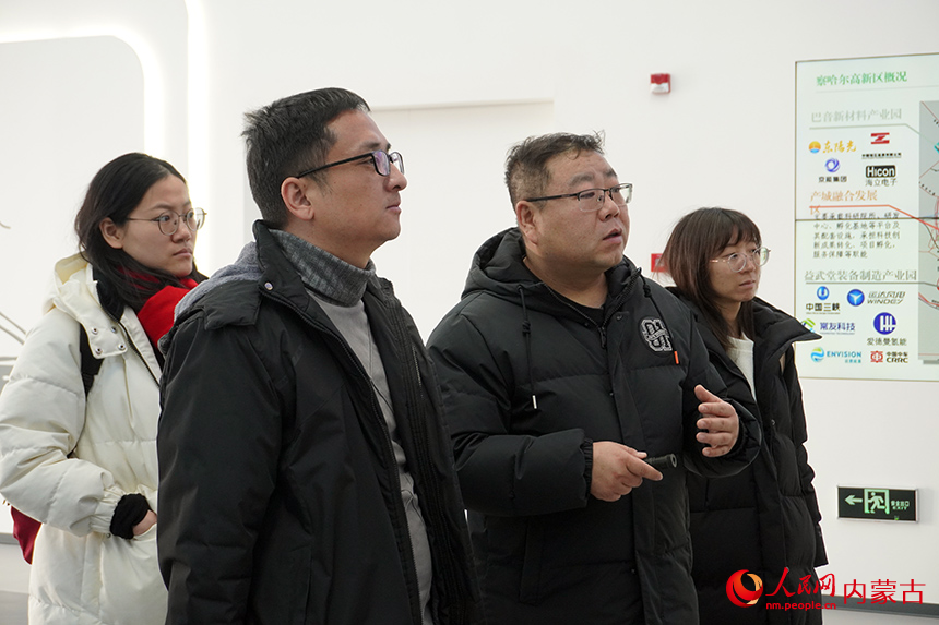 采访团了解乌兰察布大数据产业发展现状。实习生 王泽桐摄