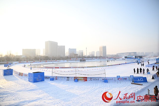以“內冰外雪”設計比賽場地——呼和浩特市東河冰場。人民網記者 劉藝琳攝