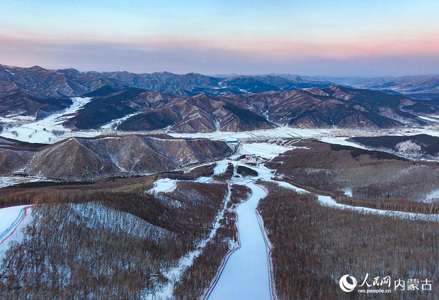 美林谷滑雪場景色。王正攝