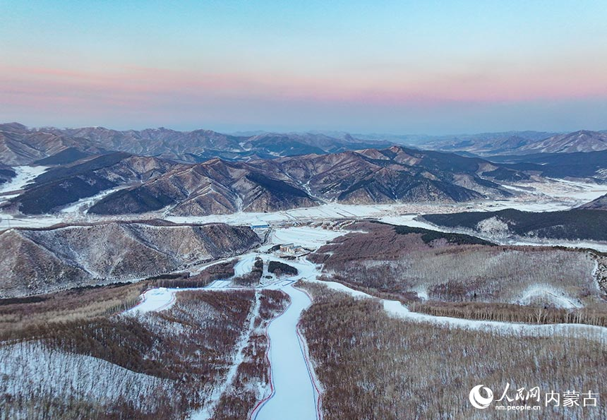 美林谷滑雪場景色。王正攝