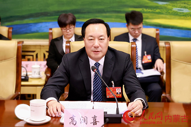 高润喜代表：以呼伦贝尔的“稳”“进”“立”为全区发展作贡献	   呼伦贝尔市将以生态优先、绿色发展为导向，全力以赴办好两件大事。［查看详细］