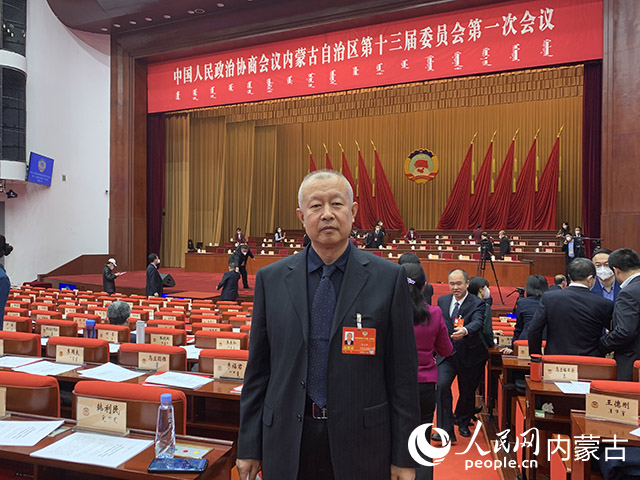 内蒙古自治区政协委员、内蒙古地震局研究员高立新