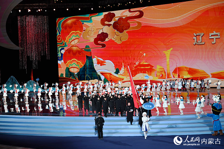 2月17日，辽宁省体育代表团在开幕式上入场。人民网记者 富丽娟摄