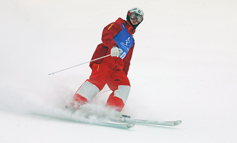 自由式滑雪公開組男子、女子雪上技巧比賽開賽