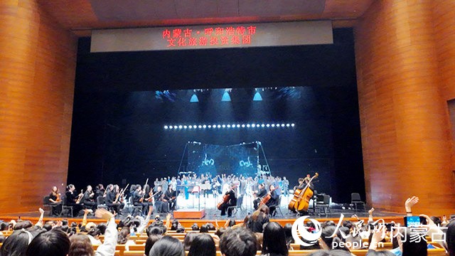 月22日晚，舞蹈劇場《如見》謝幕現場。人民網記者 劉藝琳攝