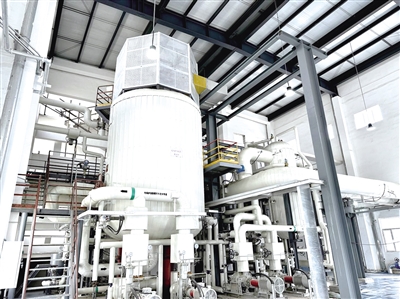 國電東勝熱力有限公司供熱首站增容改造項目中的電鍋爐等設備已入廠。