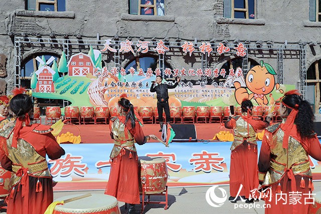 活动现场文艺表演。主办方供图