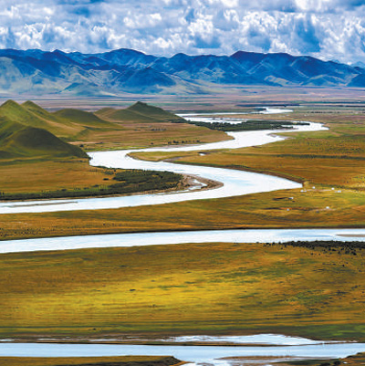 四川省阿壩藏族羌族自治州若爾蓋縣，黃河蜿蜒流淌。胡 漪攝（影像中國）