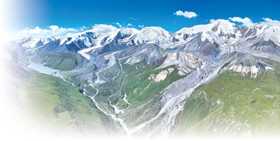 青海省果洛藏族自治州瑪沁縣的阿尼瑪卿雪山，擁有黃河流域最長的山谷冰川。本報記者 賀 勇攝