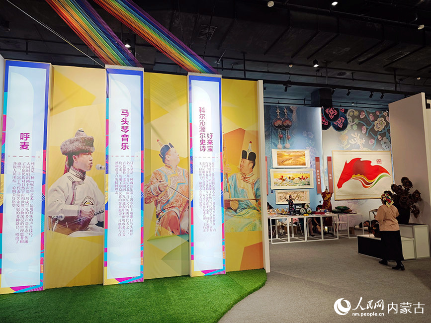 北疆非物质文化遗产精品展现场。人民网记者 刘艺琳摄