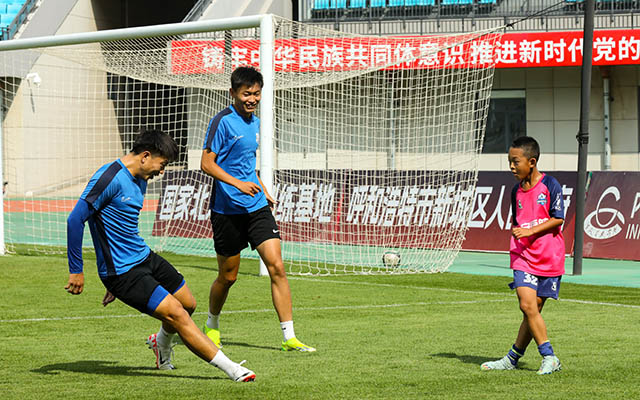 友谊赛。实习生谷晓雪摄