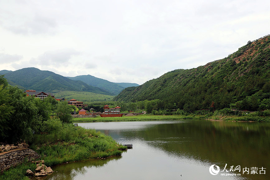 马鞍山村山清水秀。人民网记者 苗阳摄