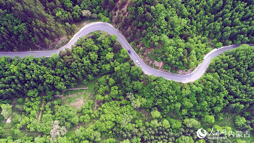 “我家门口那条路” 内蒙古喀喇沁旗：产业