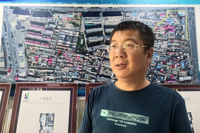 达拉特旗住房保障综合服务中心征收室主任白茂云介绍旧城改造项目情况。