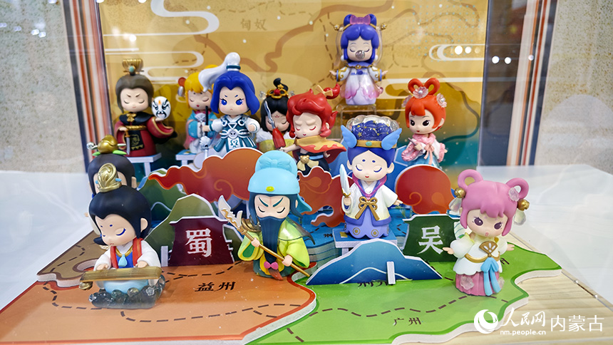 文博会现场展示的文创产品。人民网记者 张雪冬摄