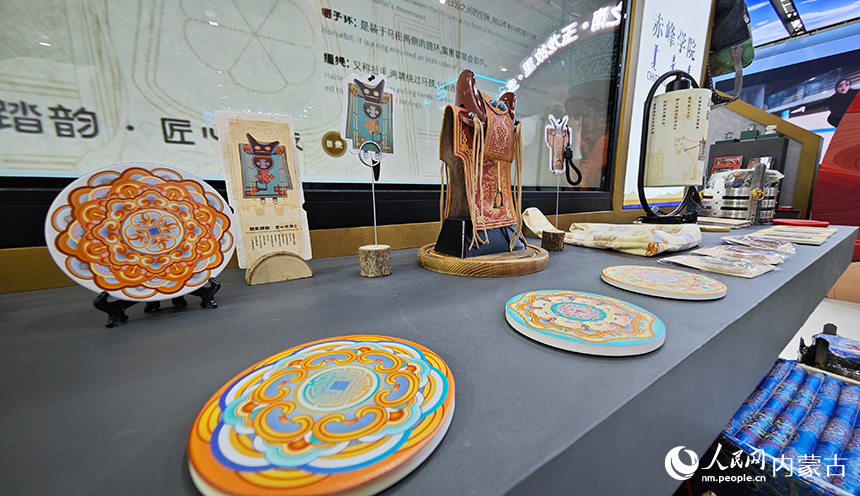 文博会现场展示的文创产品。人民网记者 张雪冬摄