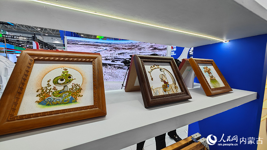 文博会现场展示的文创产品。人民网记者 张雪冬摄