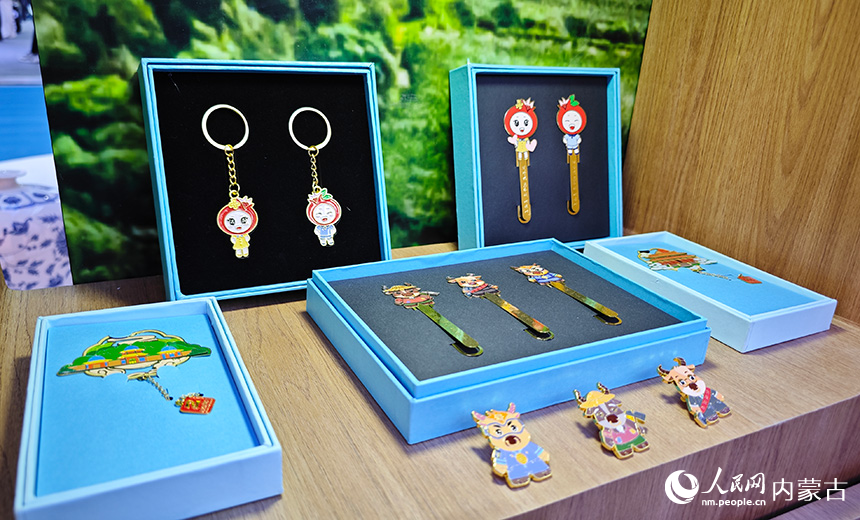 通辽展厅文创产品。人民网记者 张雪冬摄
