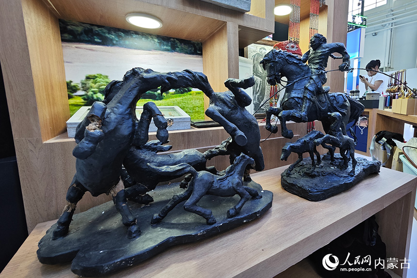 通辽展厅展品。人民网记者 张雪冬摄