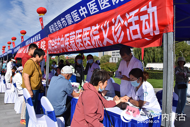 義務診療服務區為市民群眾服務。實習生 盧庚彥攝