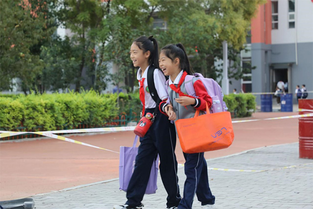 海勃灣區光明路小學學生。時宇豪攝
