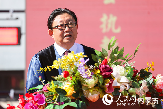 内蒙古鸿德文理学院院长周玉树出席并致辞。内蒙古鸿德文理学院供图