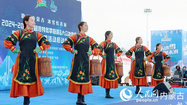 现场表演。实习生 李蓉摄