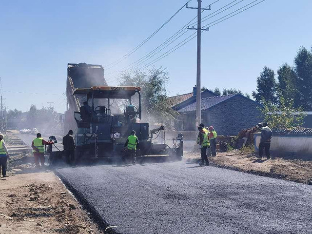 好森沟至新林公路扎赉特旗西巴彦乌兰至新林段工程项目施工现场。