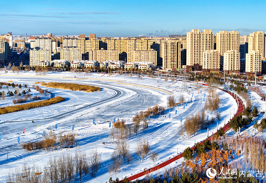 2024年12月20日拍摄的呼伦贝尔市城市越野滑雪公园景色（无人机照片）。王正摄