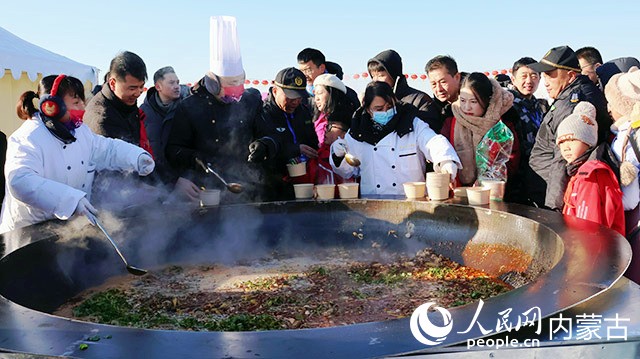 大锅羊杂。实习生 李蓉摄