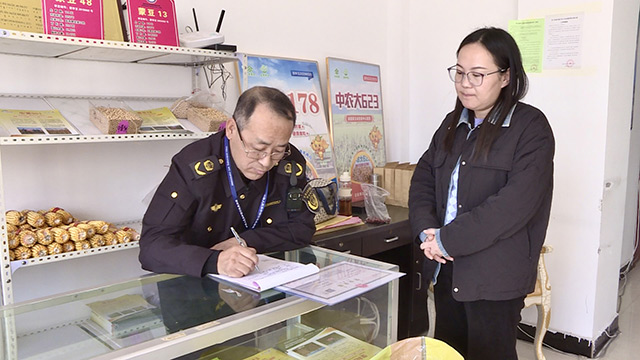 农资检查。郑明摄