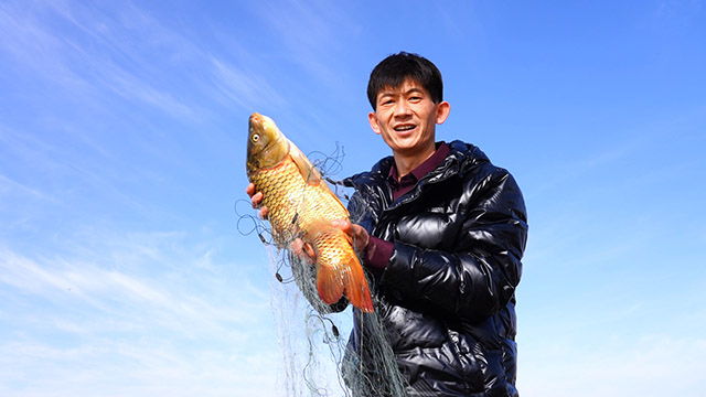 渔民捕获开河鱼