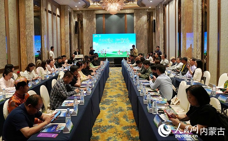 恳谈会现场。人民网记者 张雪冬摄