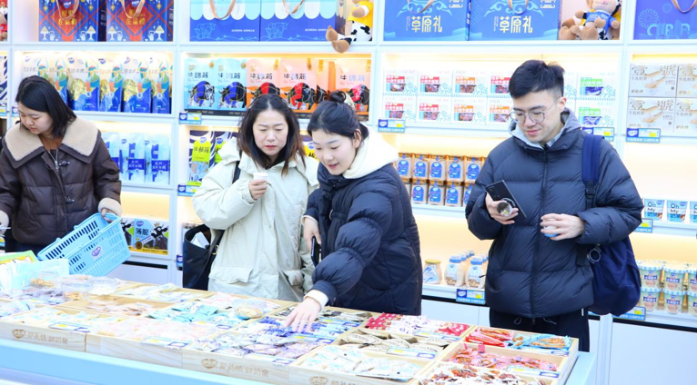 政府带着企业走出去，帮着企业找到订单。东胜区融媒体中心供图