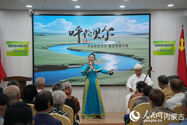 各盟市特色旅游推介走进上海社区为上海市民“面对面”介绍旅游线路及产品。人民网记者 张雪冬摄