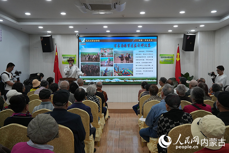 各盟市特色旅游推介走进上海社区为上海市民“面对面”介绍旅游线路及产品。人民网记者 张雪冬摄