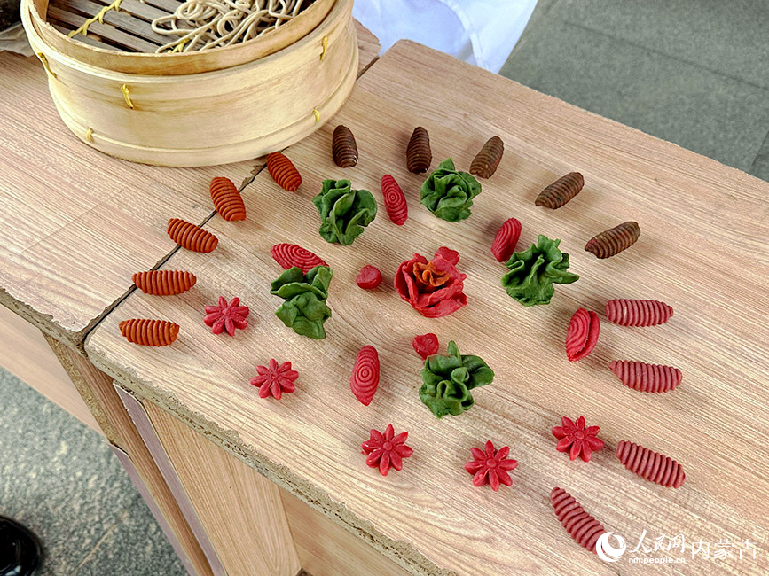 精美莜面作品。实习生 刘瀛摄