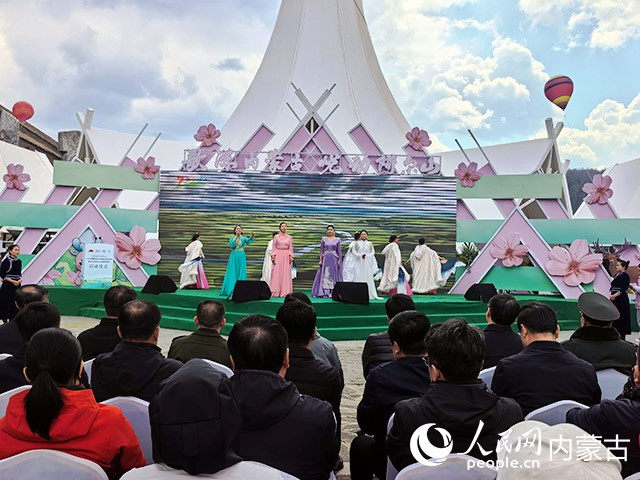 歌舞表演。兴安盟融媒体中心供图