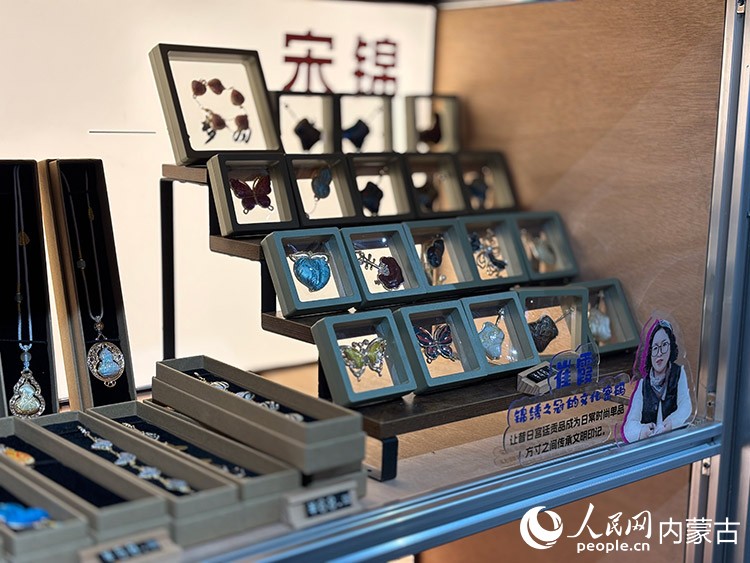 非遗作品展示。人民网记者 张聿修摄